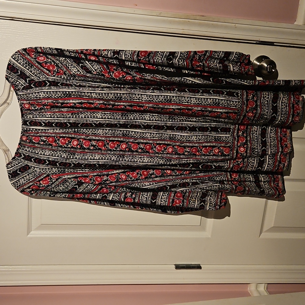 Express Black and Red Large Patterned Dress - Picture 5 of 5